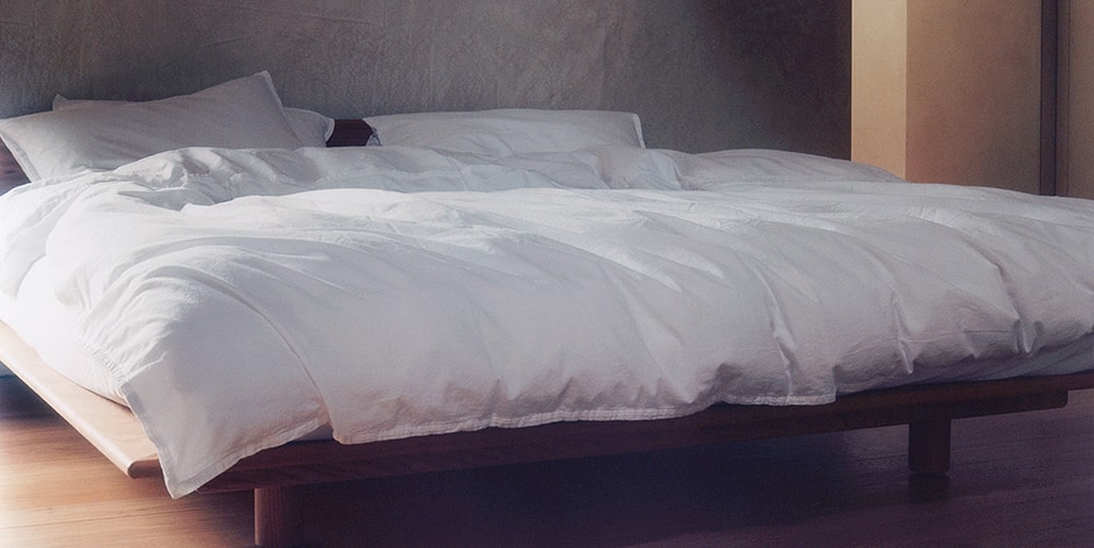 Tekla и John Pawson создают минималистичные капсулы для постельного белья