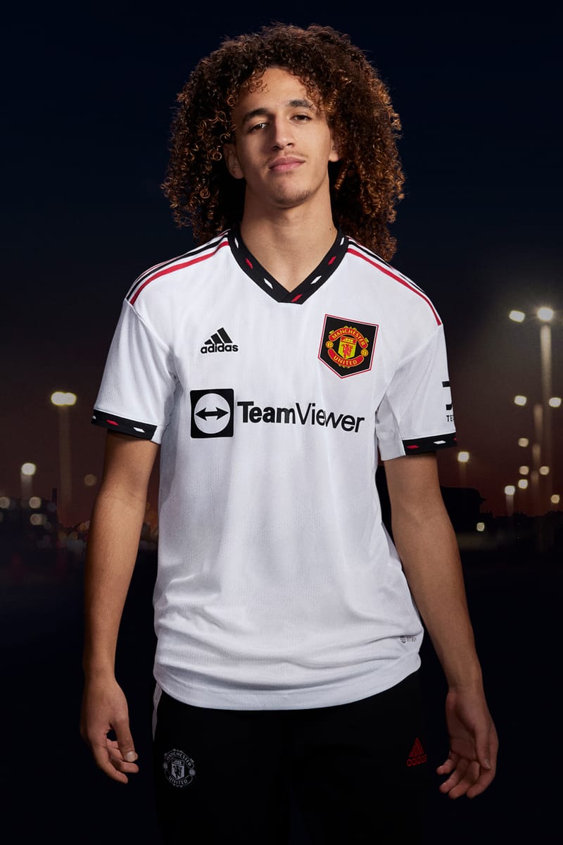 Adidas manchester united store new kit