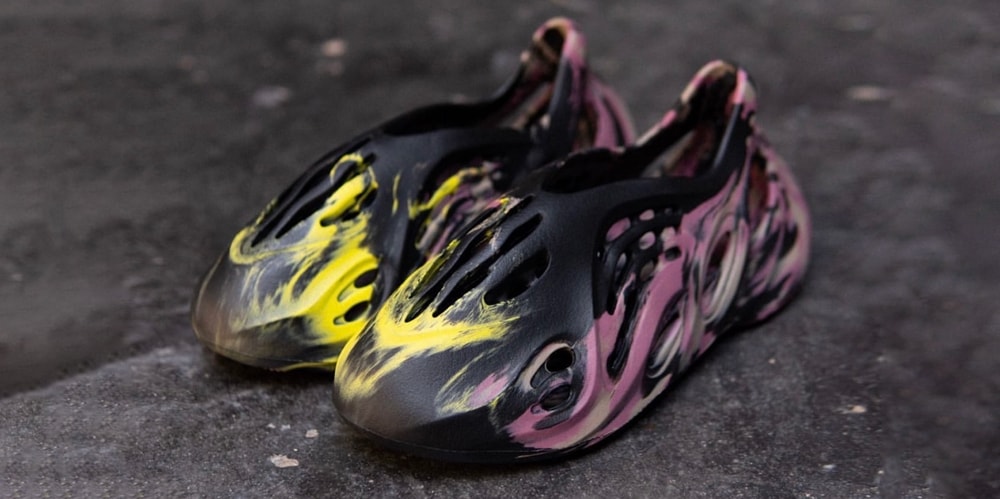 Взгляните поближе на кроссовки adidas YEEZY Foam Runner «MX Carbon».