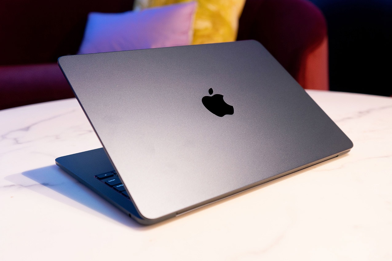 Apple MacBook Air With M2 Chip Review: Lightweight Build and ...