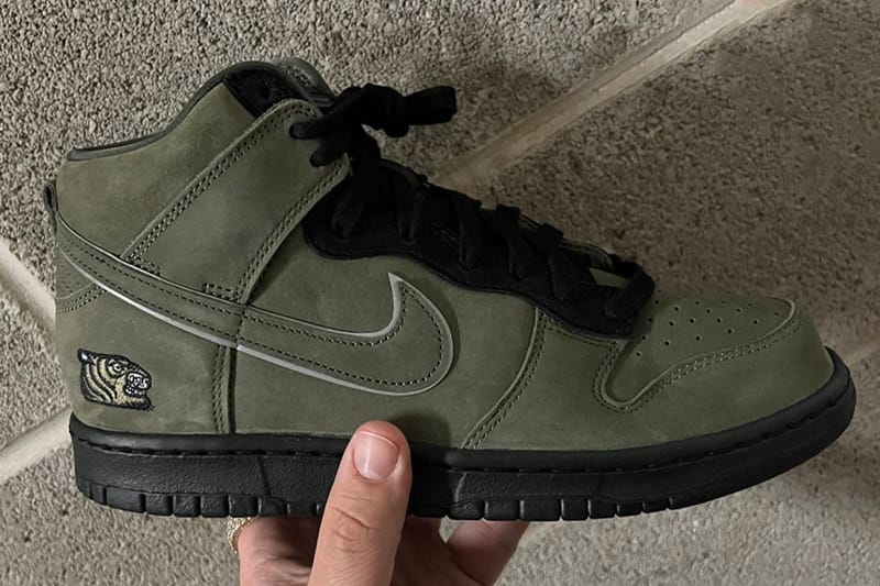 Nike on sale dunk hulk