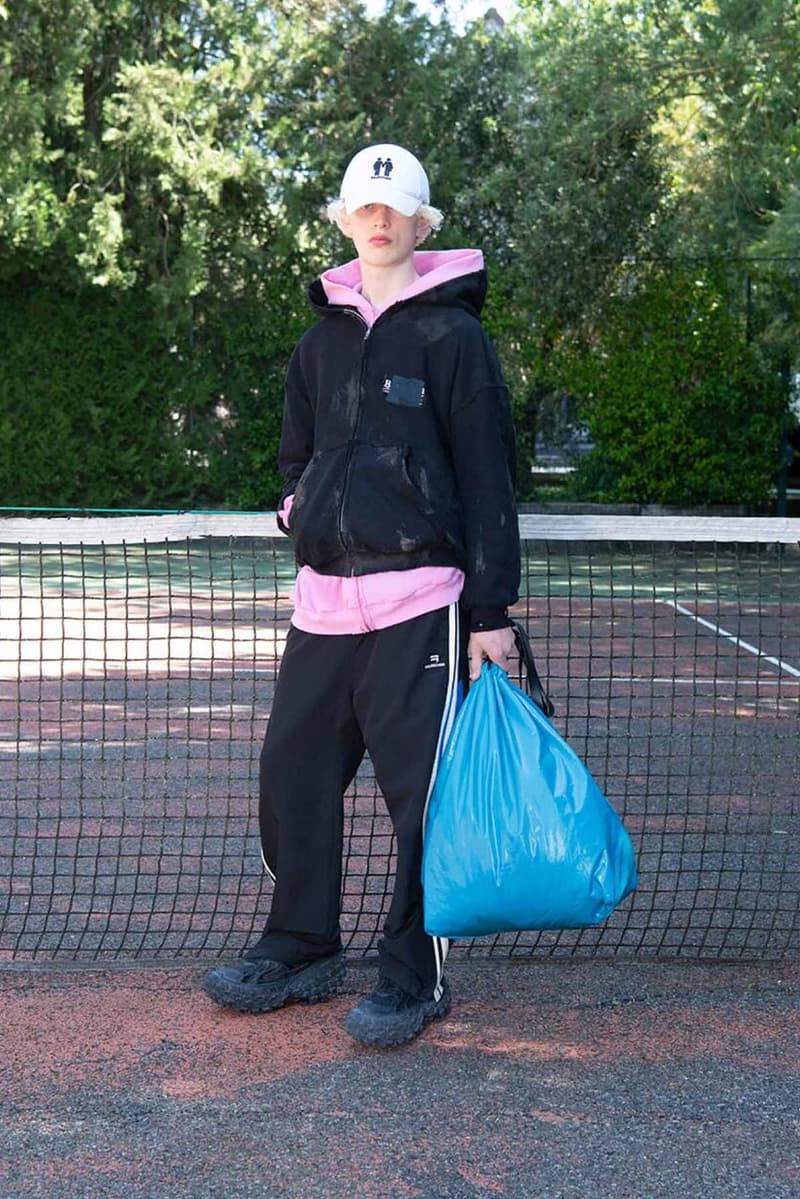 Balenciaga Drops Winter 2022 Runway Trash Pouch | Hypebeast Balenciaga Drops Winter 2022 Runway Trash Pouch | Hypebeast