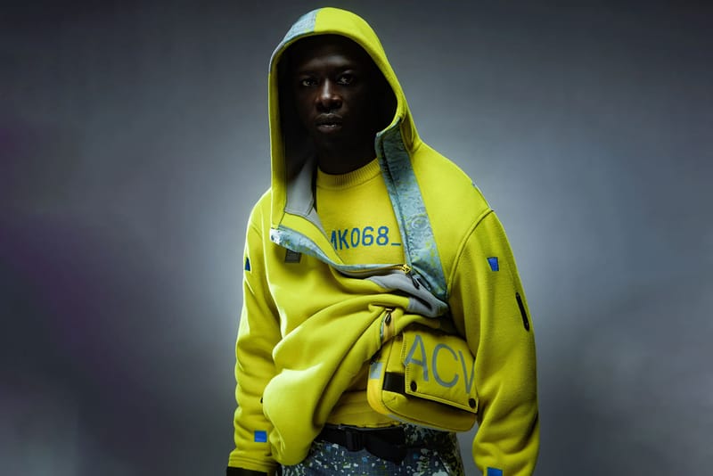 A cold clearance wall yellow hoodie