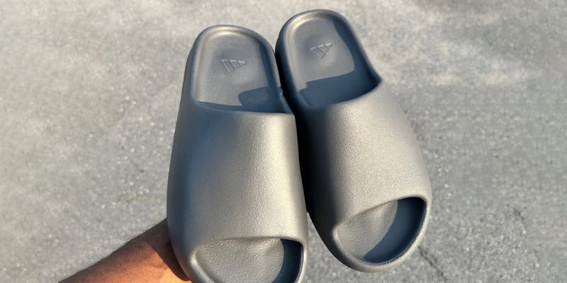 Grey store yeezy slides