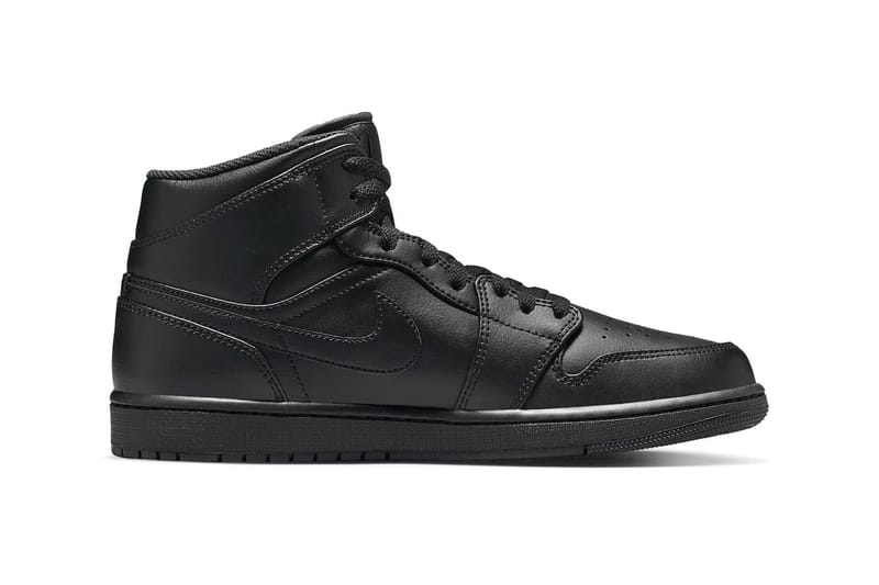 Nike air jordan on sale 1 low triple black