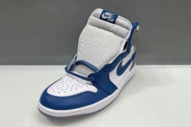 Aj1 on sale blue white