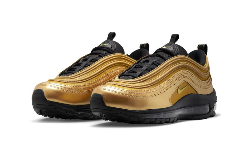 Metallic gold 2024 nike shoes