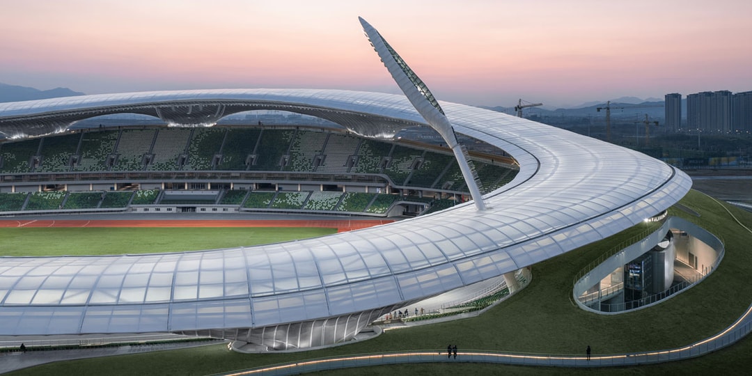 MAD Architects завершила строительство спортивного стадиона в стиле научной фантастики в Цюйчжоу