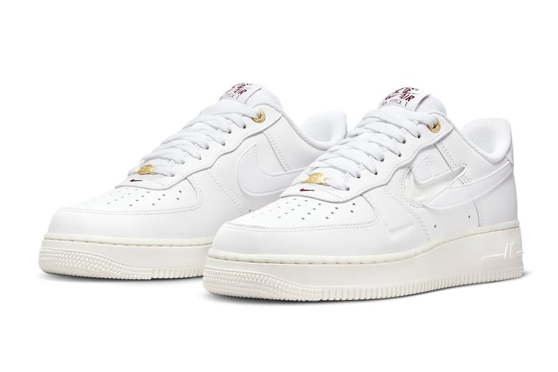 Nike air force 1 crest clearance logo