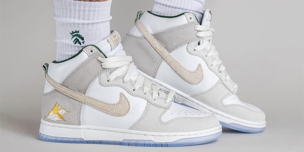 Взгляните на кроссовки Nike Dunk High «Лунный Новый год» пешком.