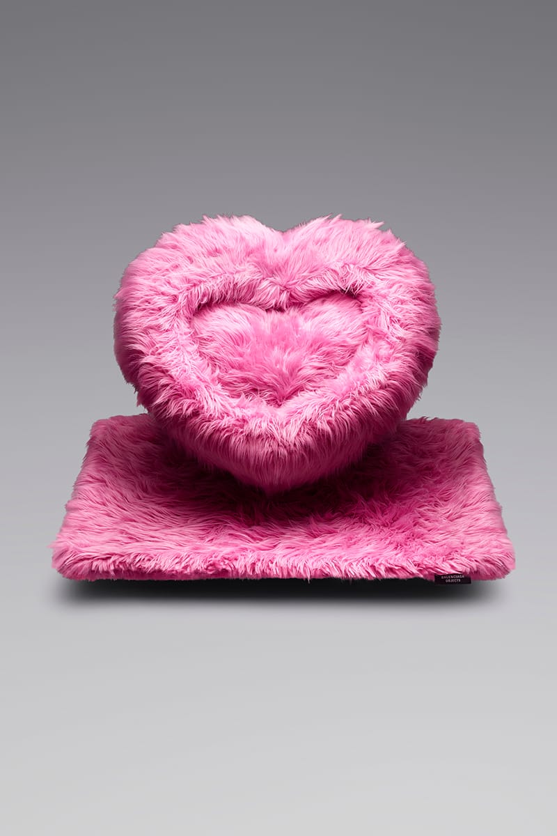 クッション・座布団 Balenciaga Valentine's Day Heart pillow Balenciaga Valentine's Day Heart pillow - メルカリ