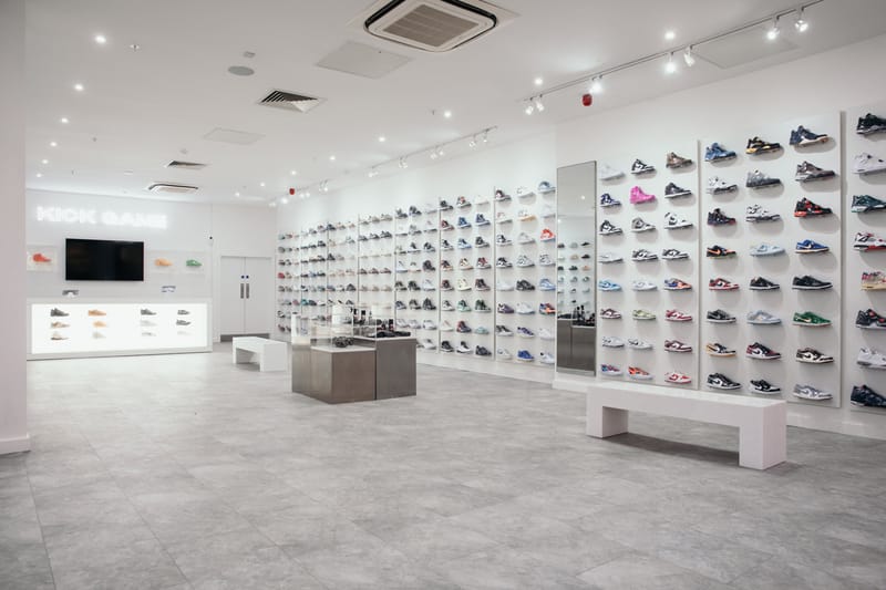 Street game store sneaker store