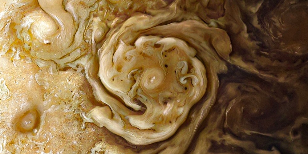 Космический корабль НАСА «Юнона» сделал потрясающие снимки Юпитера крупным планом