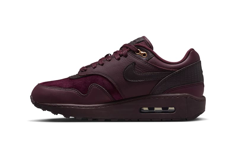 Burgundy color 2025 nike shoes