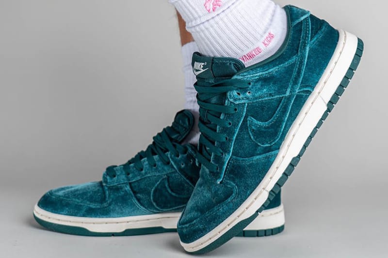 velvet nike dunk low