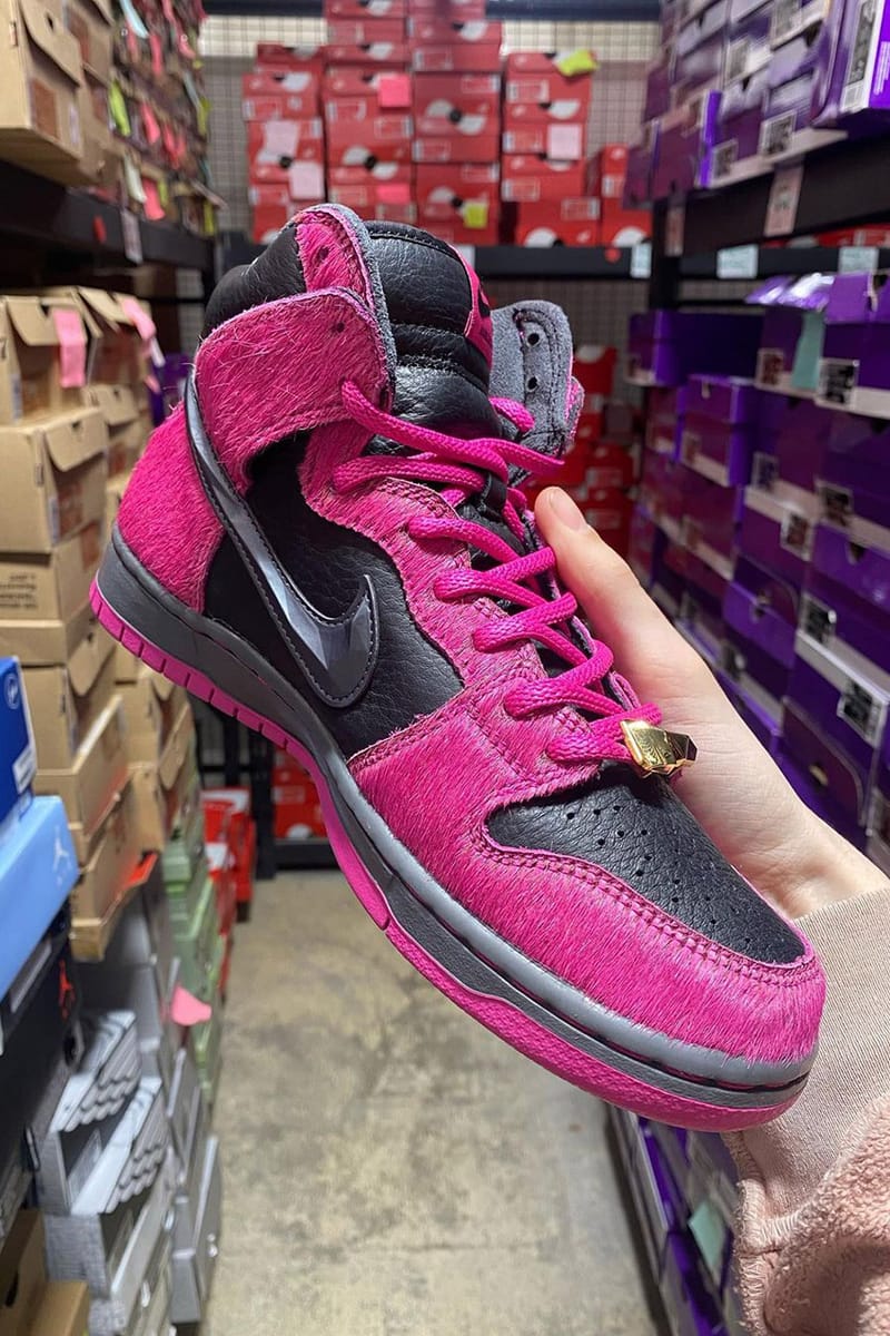 Black and pink high top clearance nikes