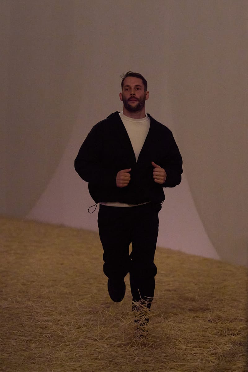 Jacquemus “LE RAPHIA” Spring/Summer 2023 Runway Show | Hypebeast