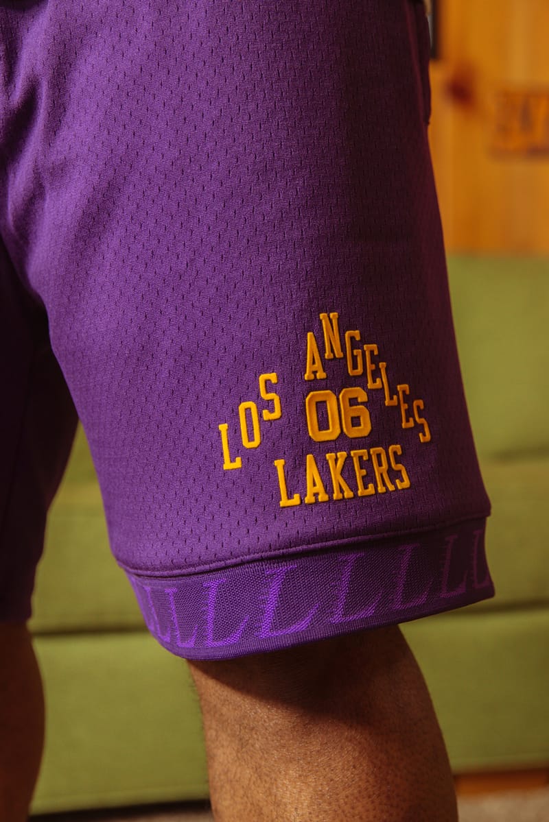 MEDICOM TOY - 香港限定 70周年記念 NBA Los Angeles LAKERS 400% Medicom NBA Los Angeles Lakers Magic Johnson 100% 400