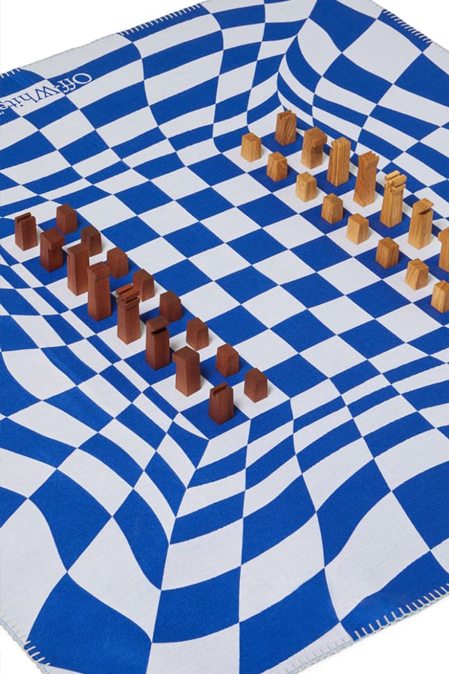 Off-White \"CHESS MOVE\" ホワイトフーディー Off-White™ Homeware Chess Set Releases | Hypebeast