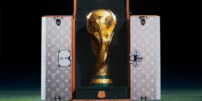 LOUIS VUITTON FIFAワールドカップ ラゲッジタグ Louis Vuitton Red 2018 Fifa World Cup Luggage Tag ○ Labellov