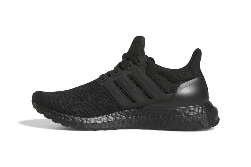 Ultra boost store triple black