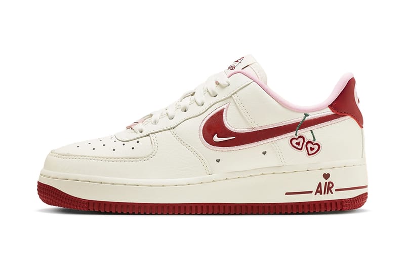 Nike air force 1 sales with heart