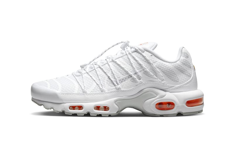 White nike air deals max plus tn