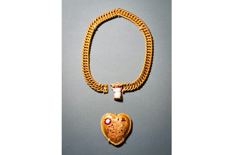 Birmingham Cafe Owner Finds Pendant Henry VIII UK | Hypeart