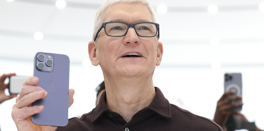 Tim Cook Use Phone Tim Cook Speaks About Apple
