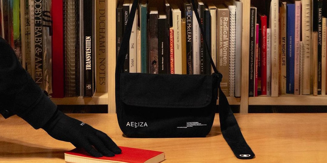 AELIZA обменивает книги на свою новую сумку A5 в Лондоне в эту субботу