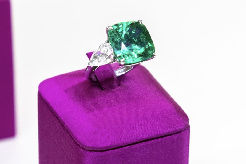 Lorraine schwartz deals emerald ring