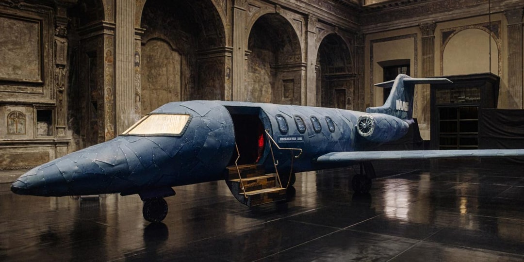 Маартен Баас обернул частный самолет в джинсовую ткань G-Star Raw для Недели дизайна в Милане