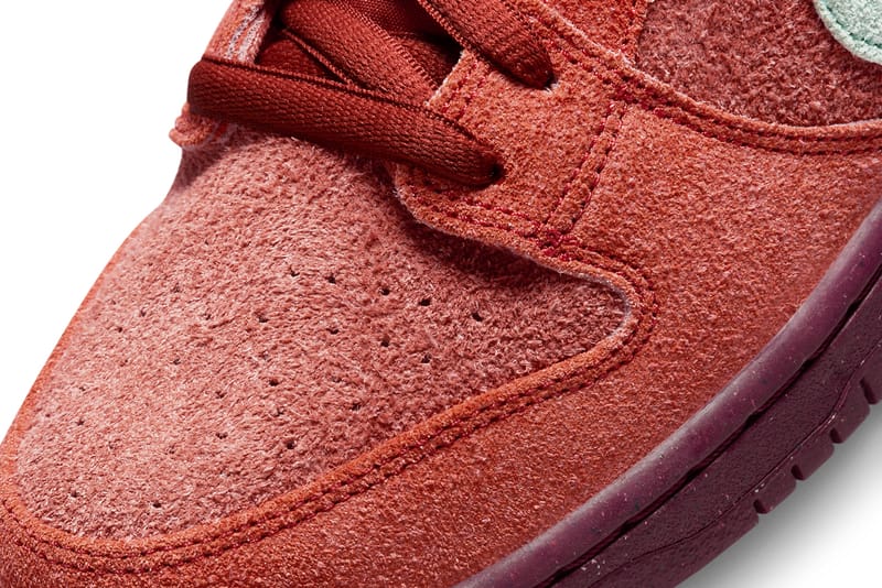 Nike sb hot sale red suede