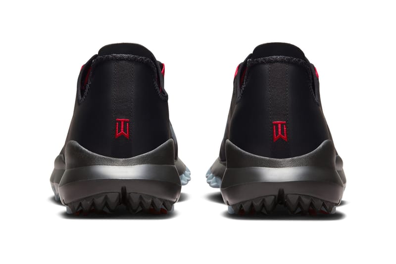 Tiger woods best sale 15 golf shoes