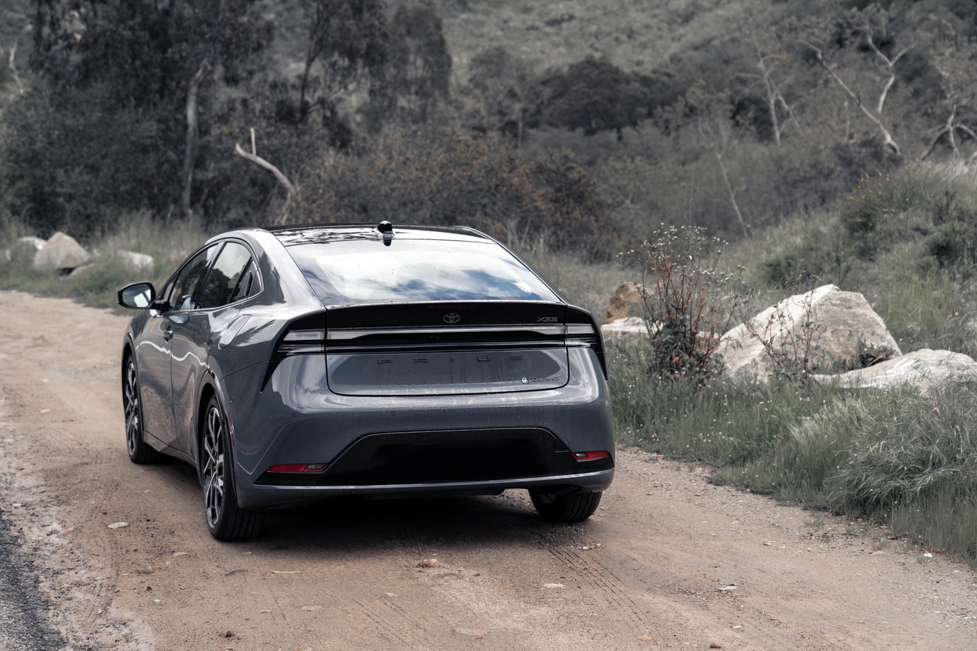 toyota-prius-prime-xse-closer-look-10.jp