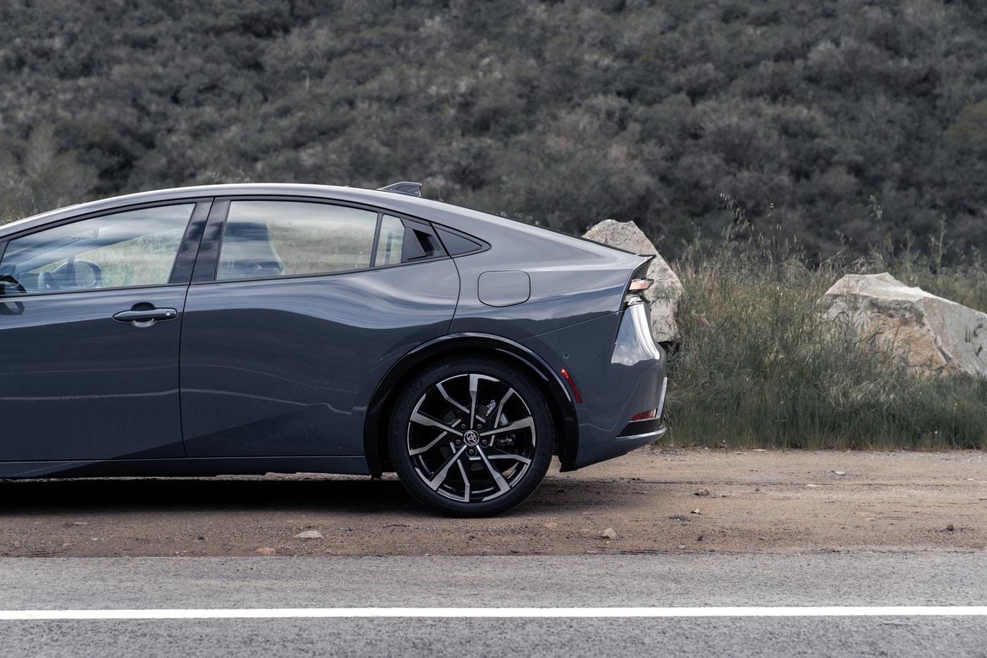 toyota-prius-prime-xse-closer-look-17.jp