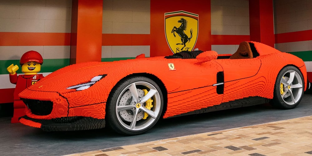 Полноразмерная LEGO® Ferrari Monza SP1 представлена ​​на LEGOLAND