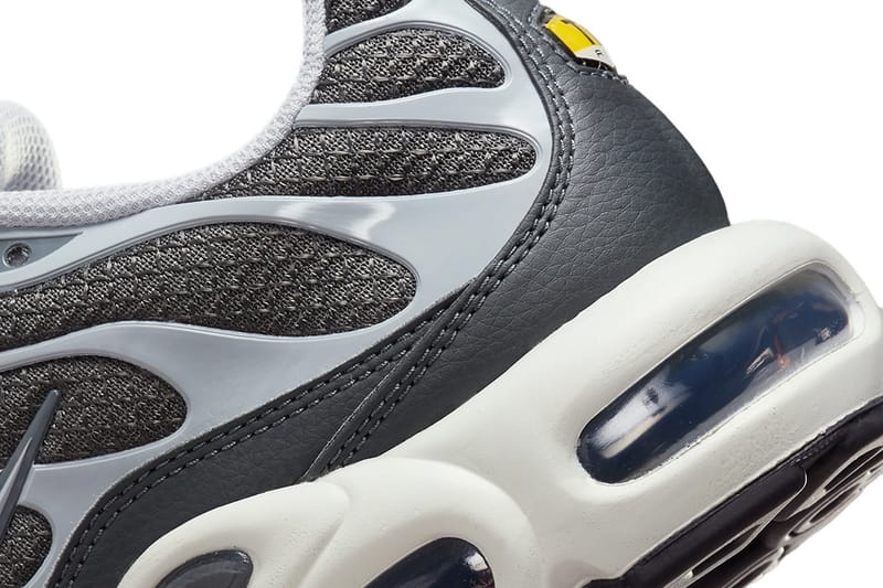 Nike air max on sale plus grey and white