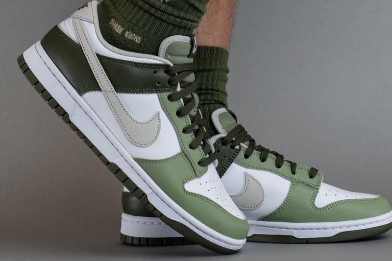 Olive green cheap nike dunks