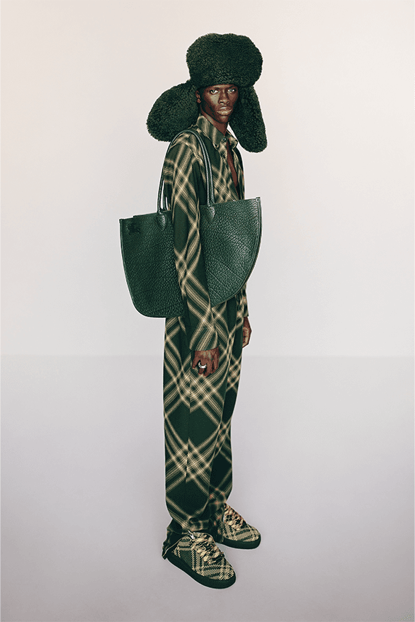 【BURBERRY】DANIEL LEE COLLECTION コットンTシャツ Burberry Spring/Summer 2024 Collection | Hypebeast