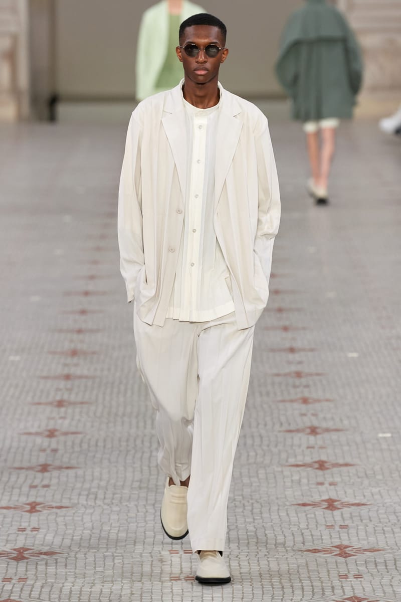 HOMME PLISSÉ ISSEY MIYAKE SS24 Paris Fashion Week | Hypebeast