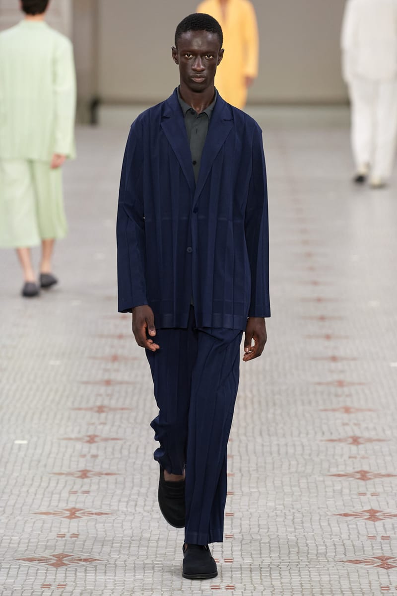 HOMME PLISSÉ ISSEY MIYAKE SS24 Paris Fashion Week | Hypebeast