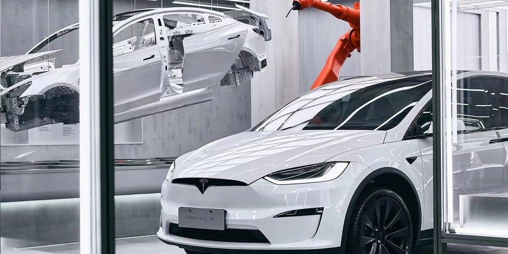 Новая лаборатория Tesla Giga показывает, как она строит автомобили за 45 секунд