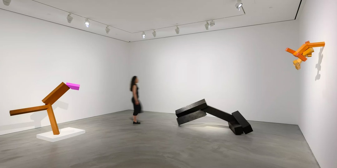 Скульптуры Джоэла Шапиро населяют галерею Pace Gallery в Гонконге