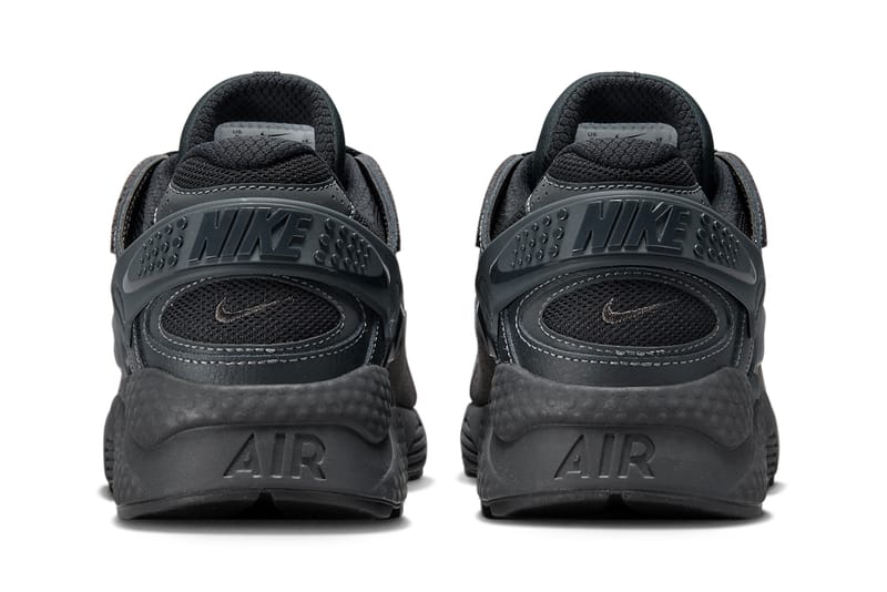 Nike huarache clearance triple black