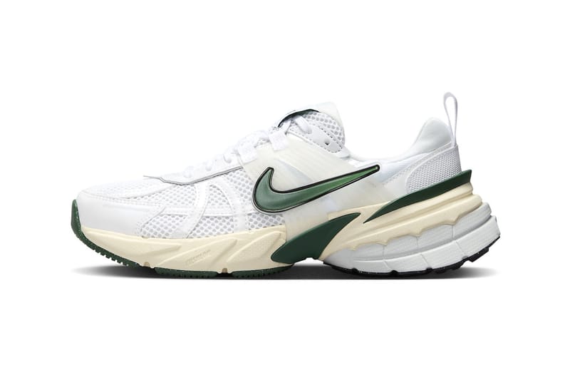 White nikes green clearance swoosh