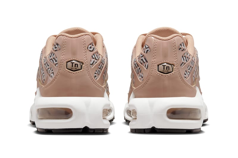 NIKE ナイキ　AIR MAX PLUS United in Victory Nike United in Victory Collection Release Date | Hypebeast