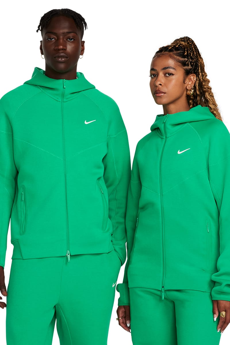 Nike tech hotsell fleece green pants