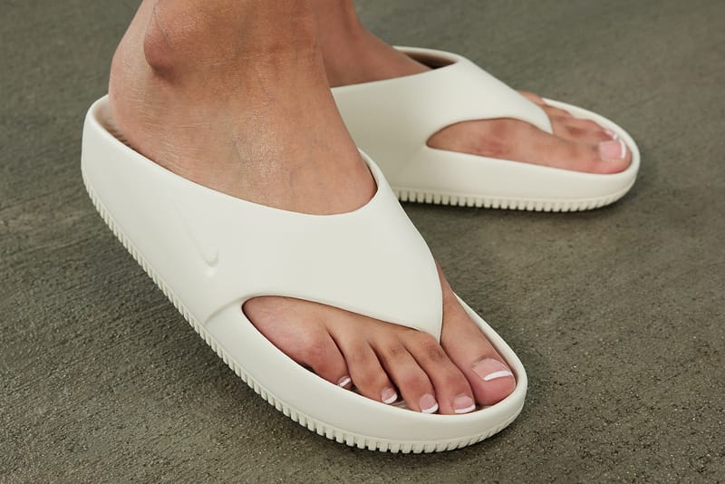 Nike flip flops with zipper online