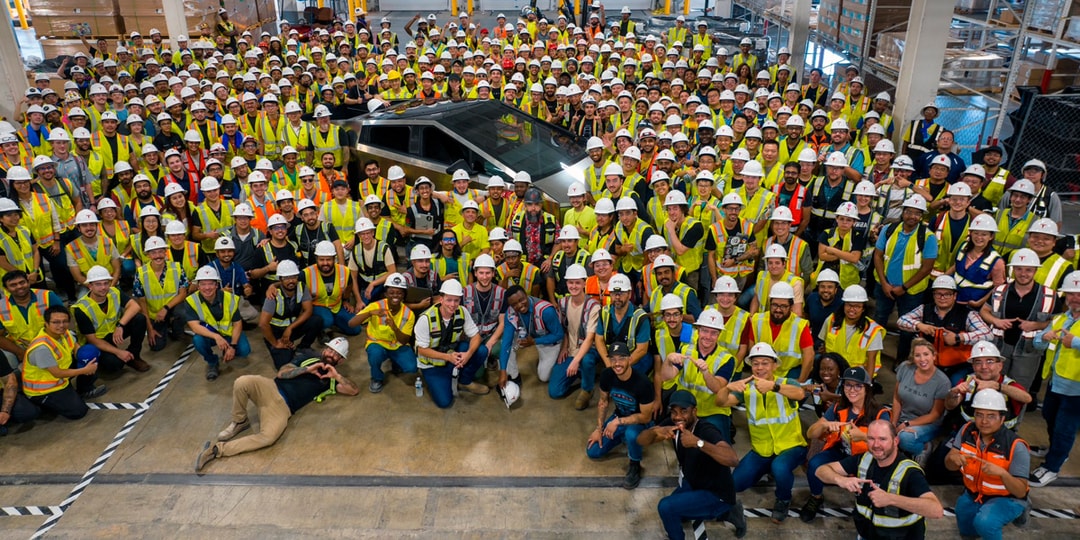 Завод Tesla в Техасе отмечает выпуск первого кибертрака